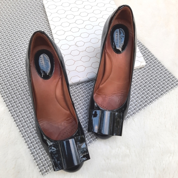 Clarks Avelyn Soul Patent Bow Leather Heels Closed Toe Pumps Black 5 - Picture 3 of 11
